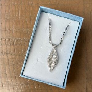 Elegant Silver Leaf Pendant Necklace